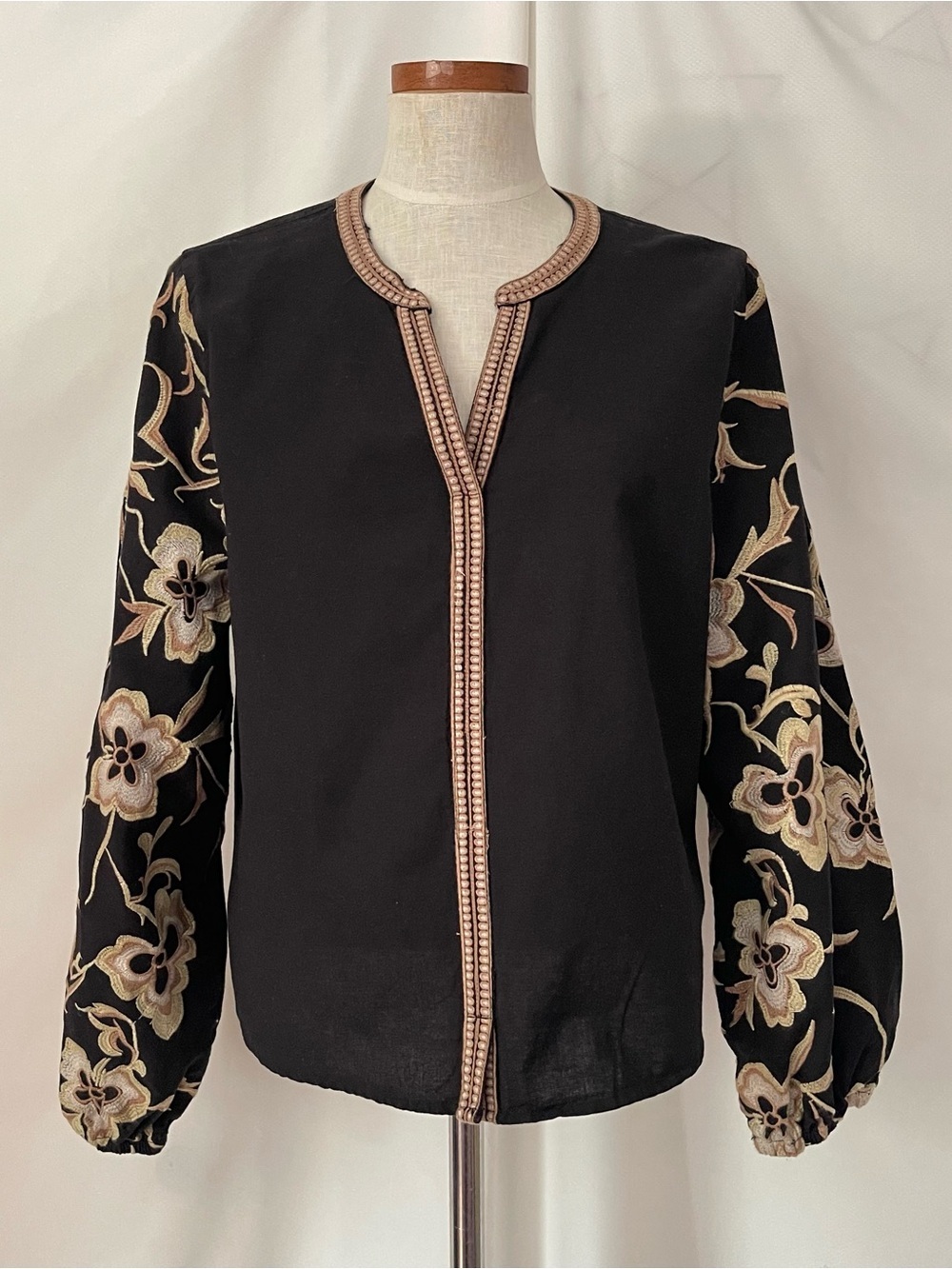 Resortwear Calypso St. Barth Black embroidered tunic top EUC Large Cotton/Flax